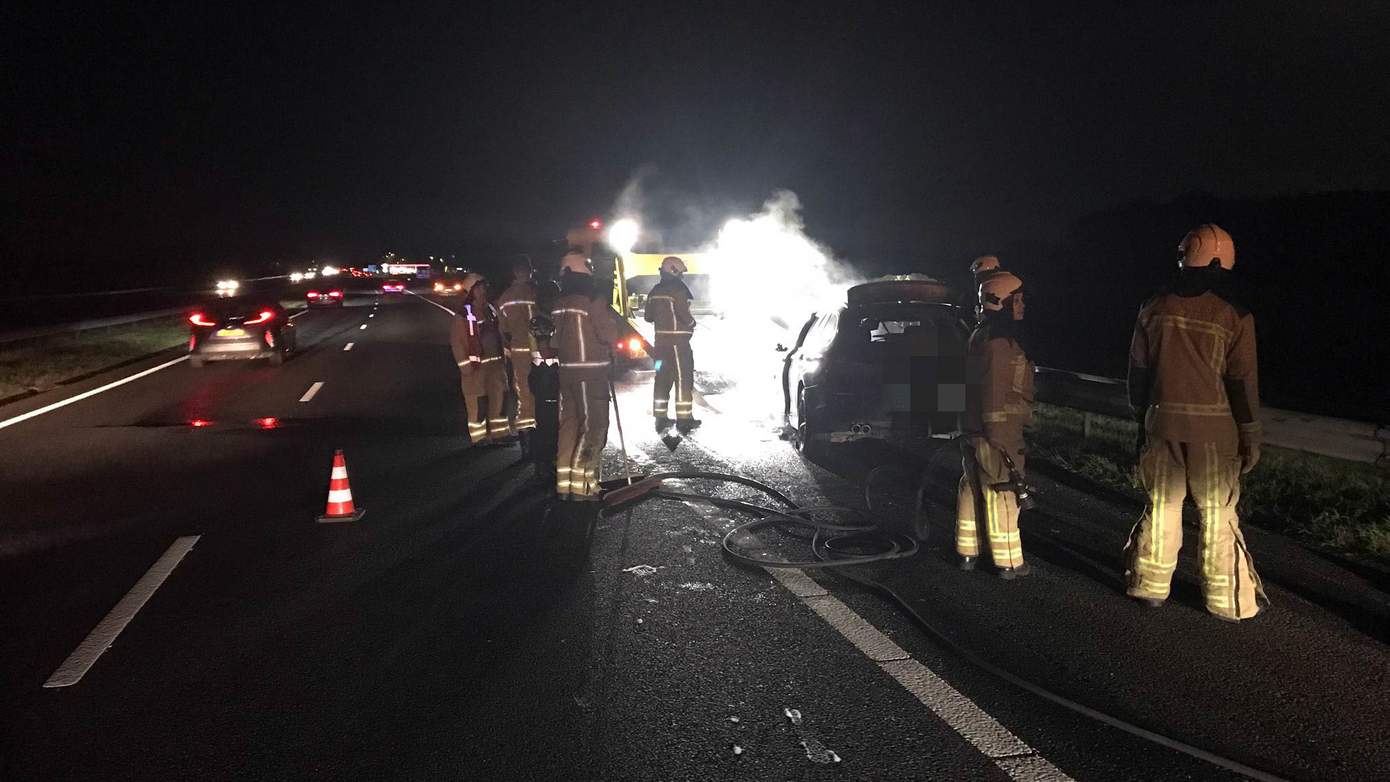 Auto volledig uitgebrand op A28 bij Zuidwolde