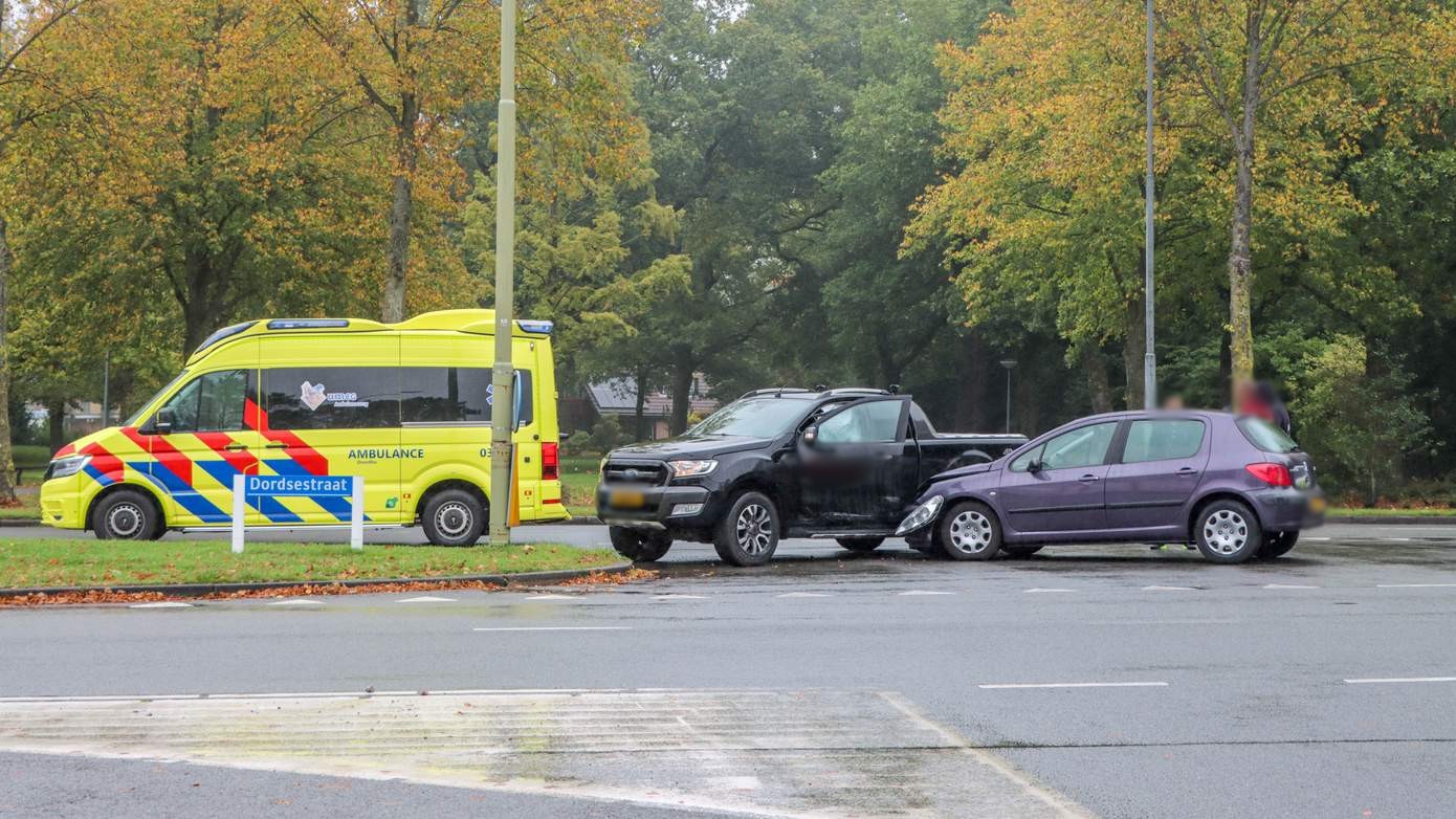 Gewonde bij ongeval op kruising in Emmen