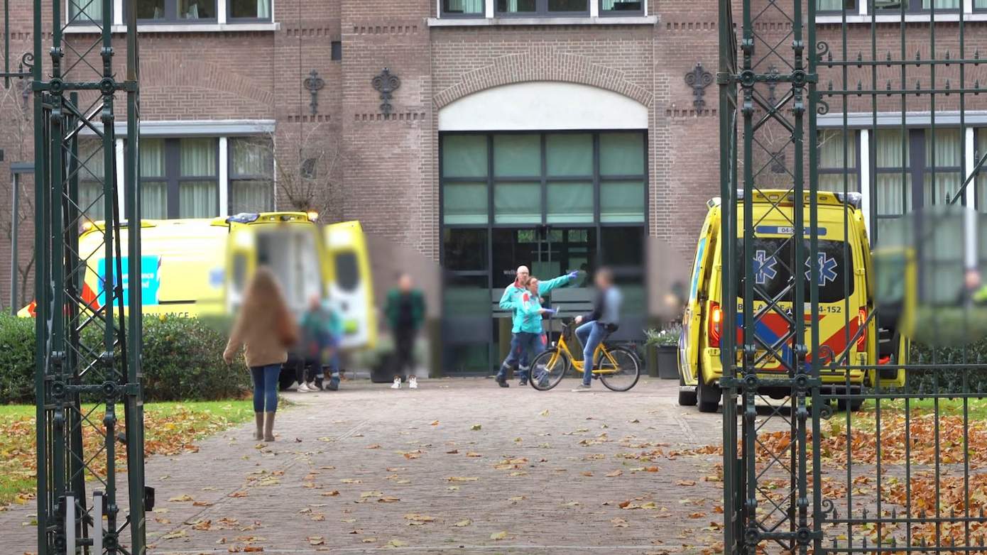 Patiënt steekt medewerker en zichzelf dood in TBS kliniek; twee andere medewerkers gewond (video)