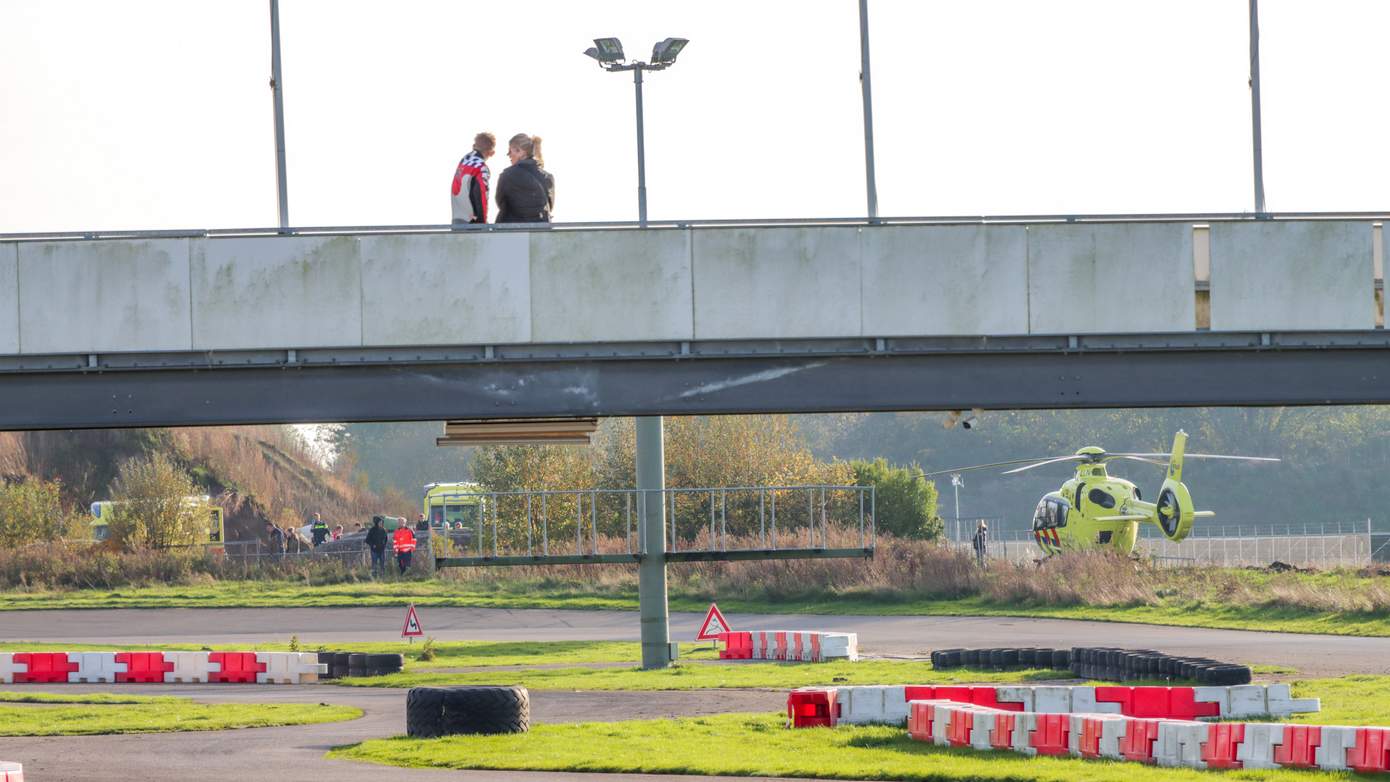 Traumahelikopter ingezet voor ernstig ongeval met crossmotor (video)