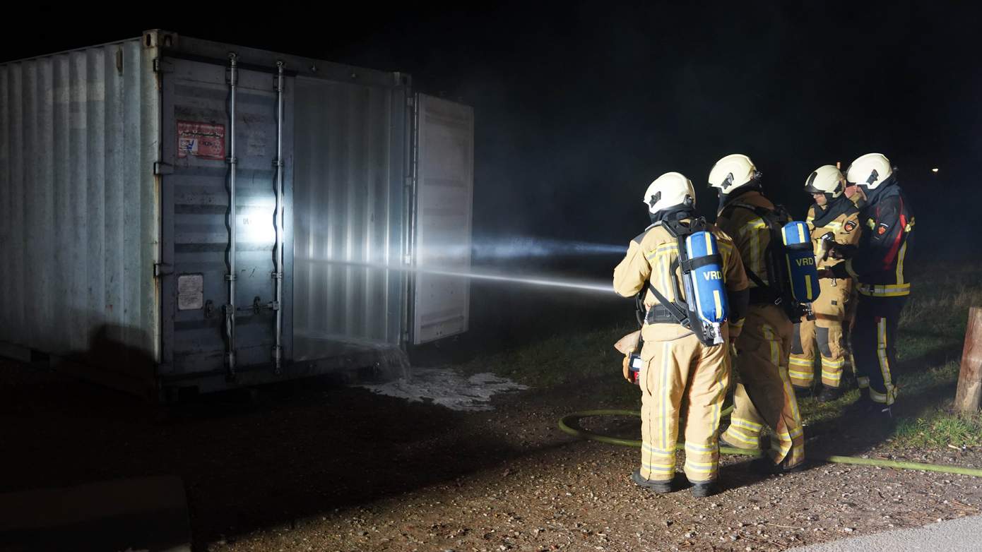 Container met papier in brand gestoken in Eelderwolde