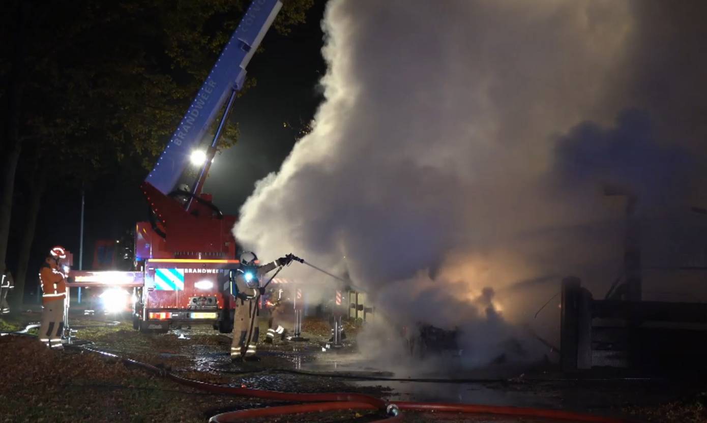 Schuur en auto verloren bij grote brand in Emmen