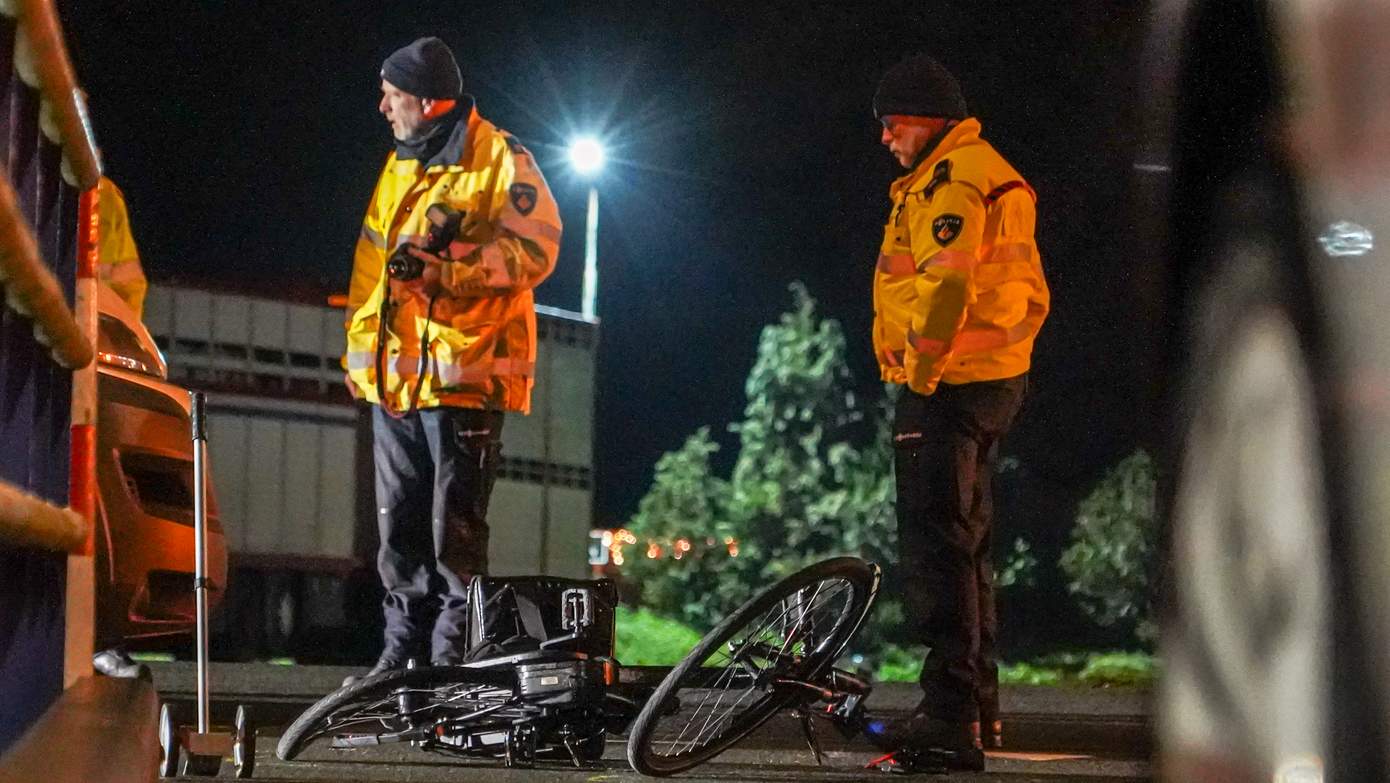 Traumahelikopter ingezet voor ernstig ongeval tussen busje en fiets