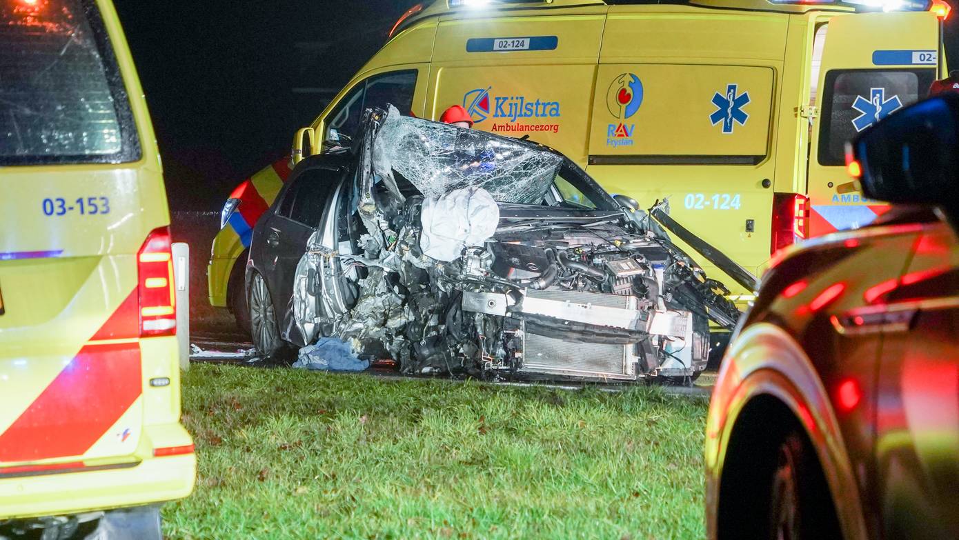 Twee doden (26 & 27 jaar) bij ernstig ongeval Oosterwolde (Video)