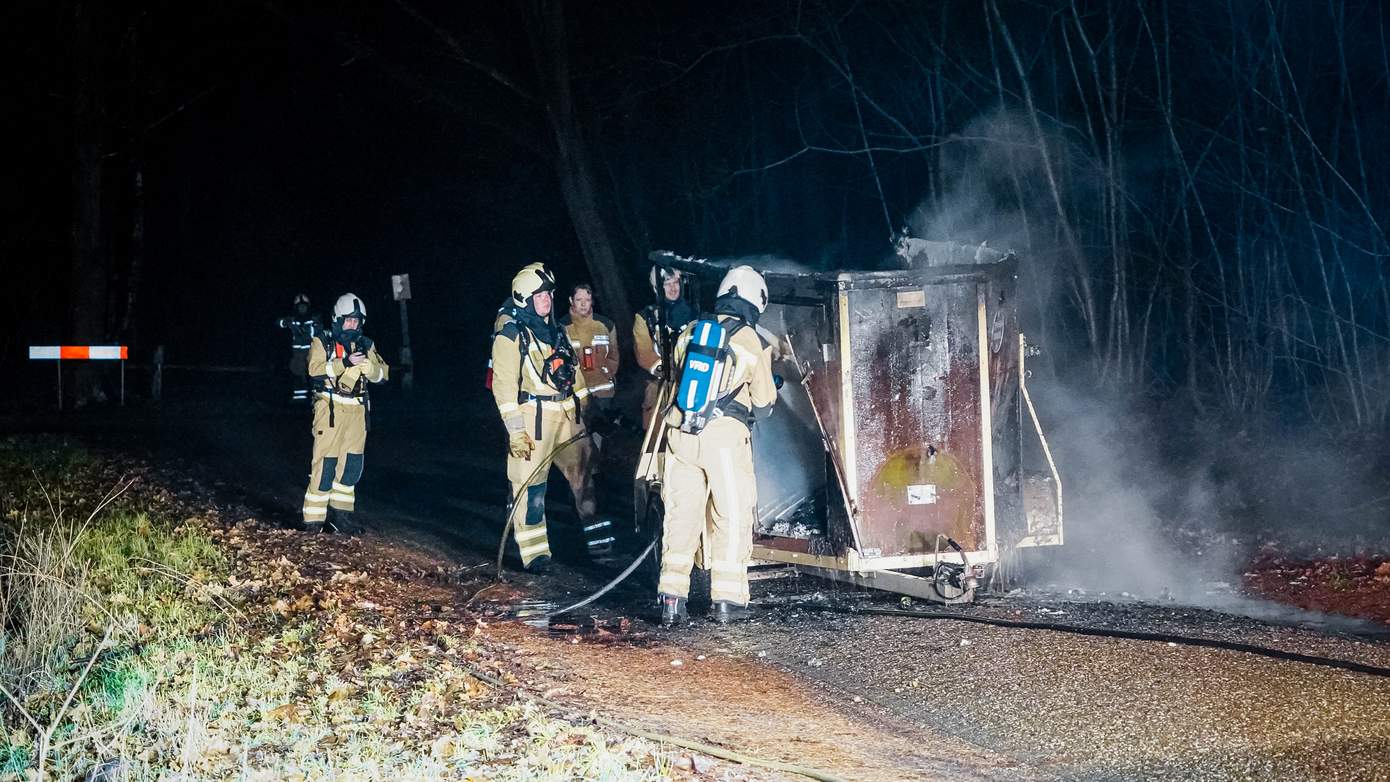 Paardentrailer in brand in Hoogersmilde