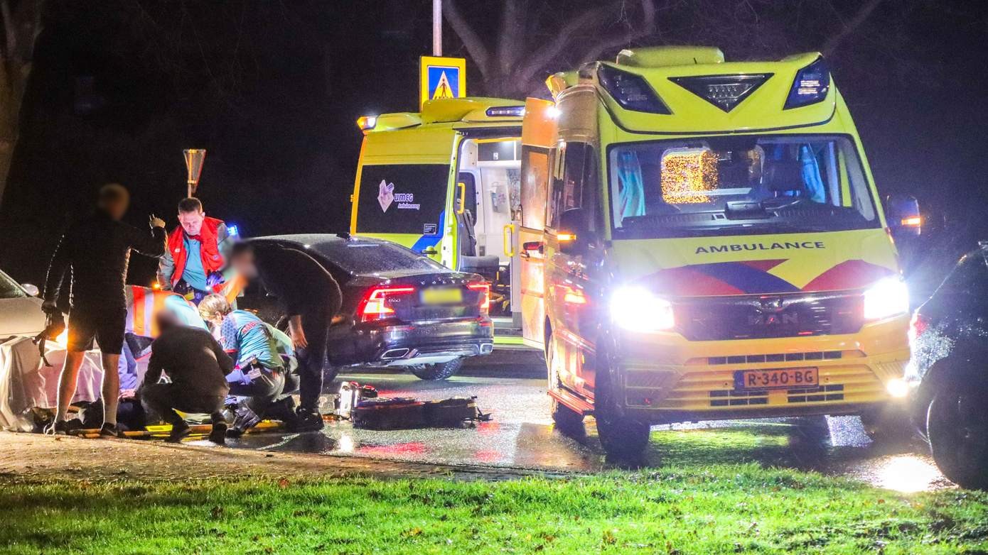 Traumahelikopter ingezet voor ernstig ongeval tussen auto en voetganger (video)