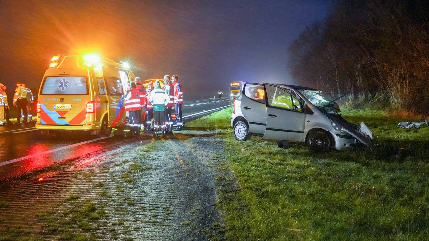 Vrouw (20) ernstig gewond bij frontale aanrijding op de N381 bij Beilen (Video)