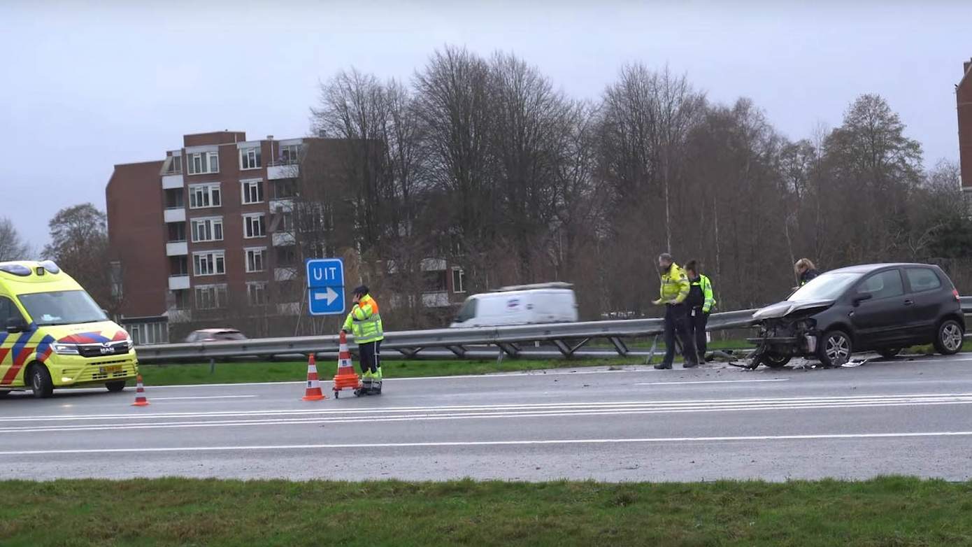 Veel schade na ongeval op A28 bij Hoogeveen (video)