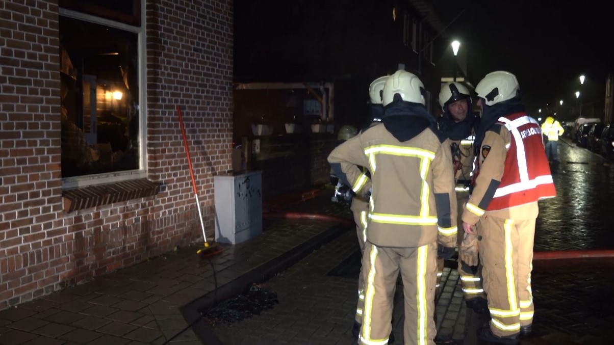 Brand in slaapkamer van woning in Hoogeveen (Video)