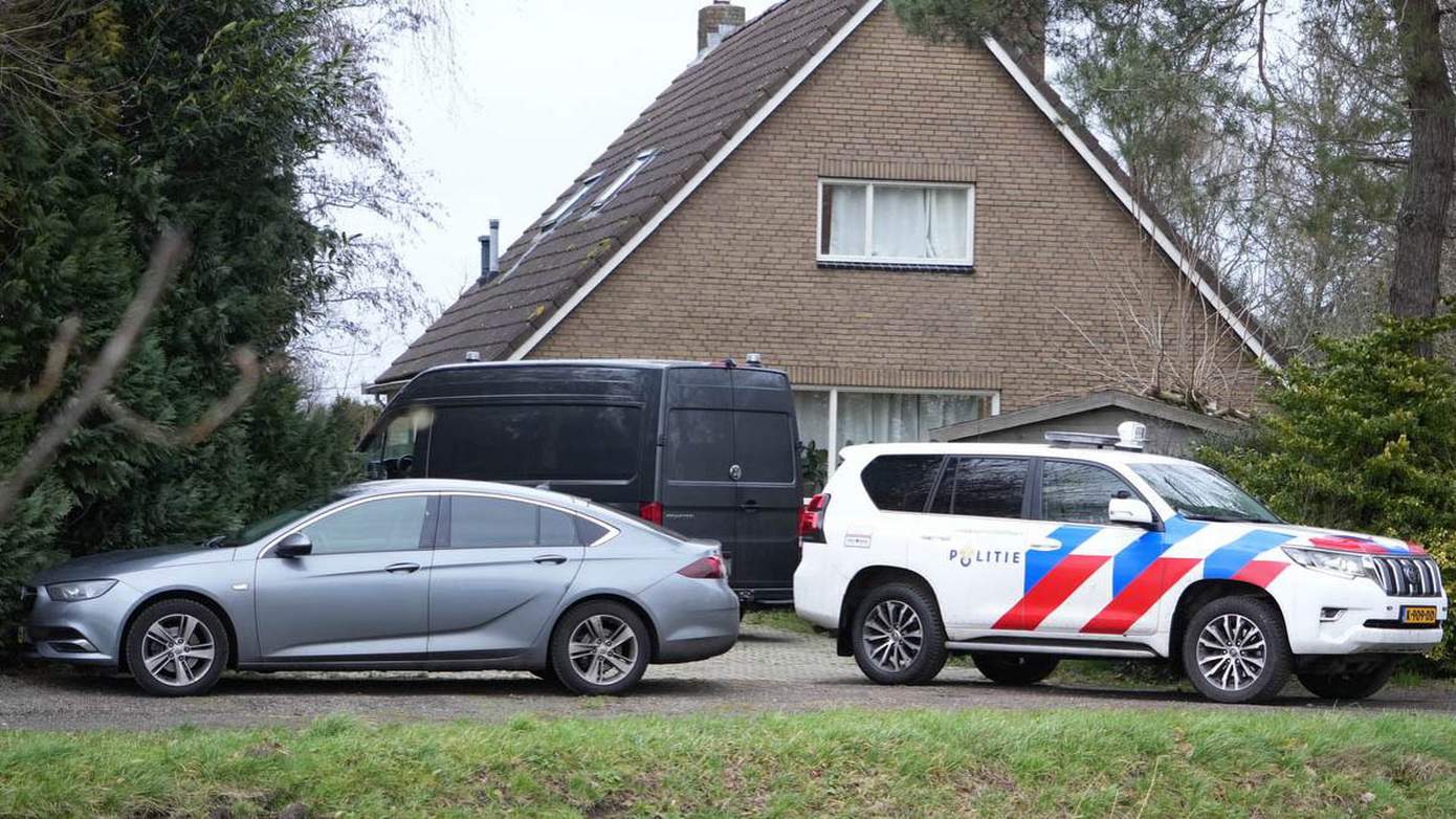 Twee aanhoudingen en 1.300 planten na inval in hennepkwekerij (video)