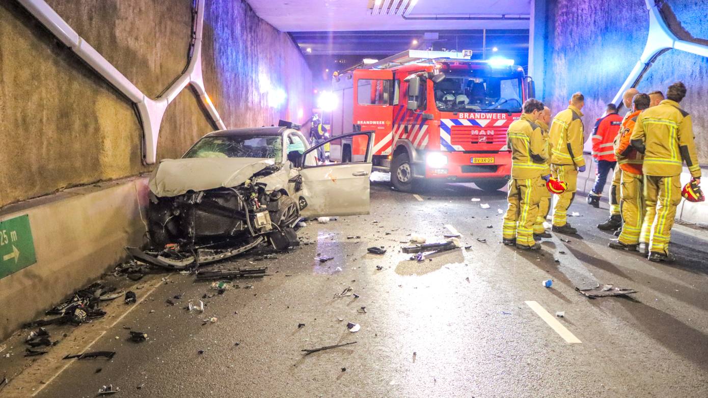 Man (32) ernstig gewond bij zwaar ongeval in Emmen (Video)