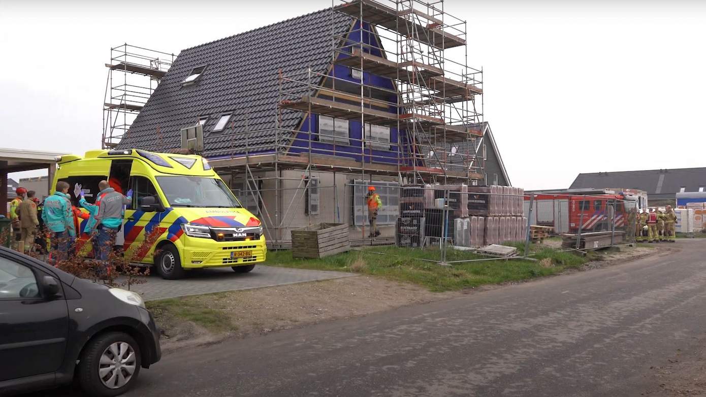 Traumahelikopter ingezet voor beknelling op bouwterrein (video)