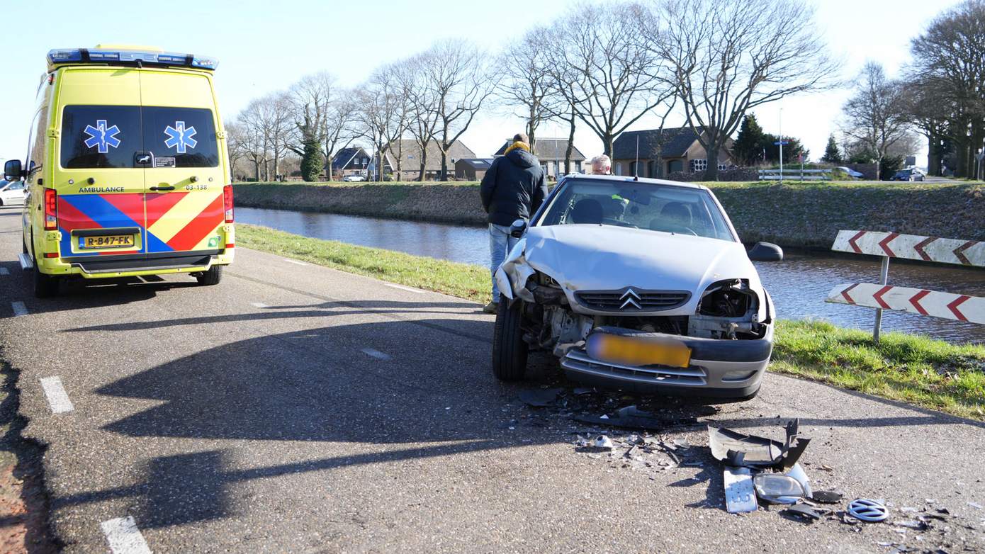 Veel schade bij ongeval op kruising Stieltjeskanaal