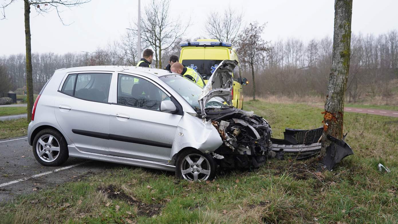 Maria Montessoriweg in Assen tijd afgesloten vanwege ongeval