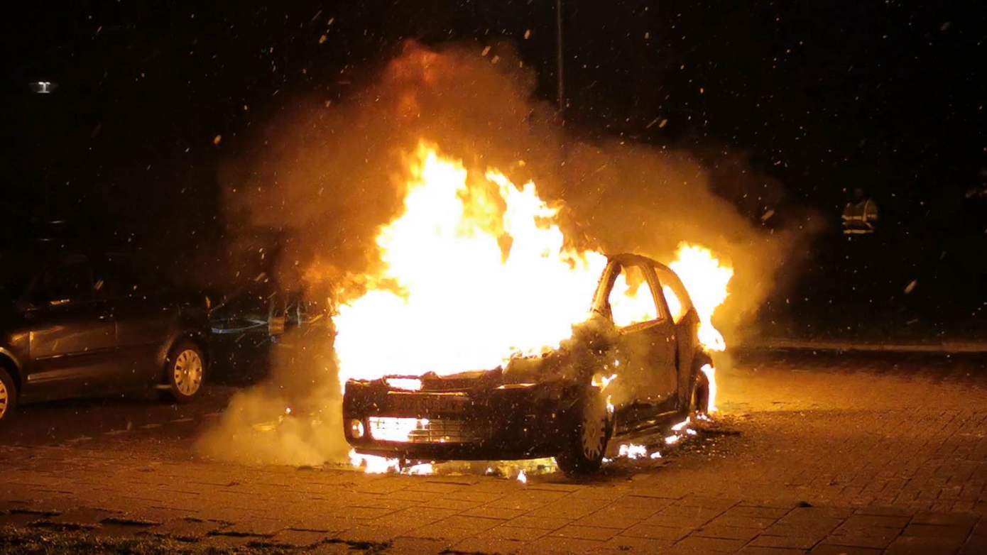 Geparkeerde auto uitgebrand in Hoogeveen