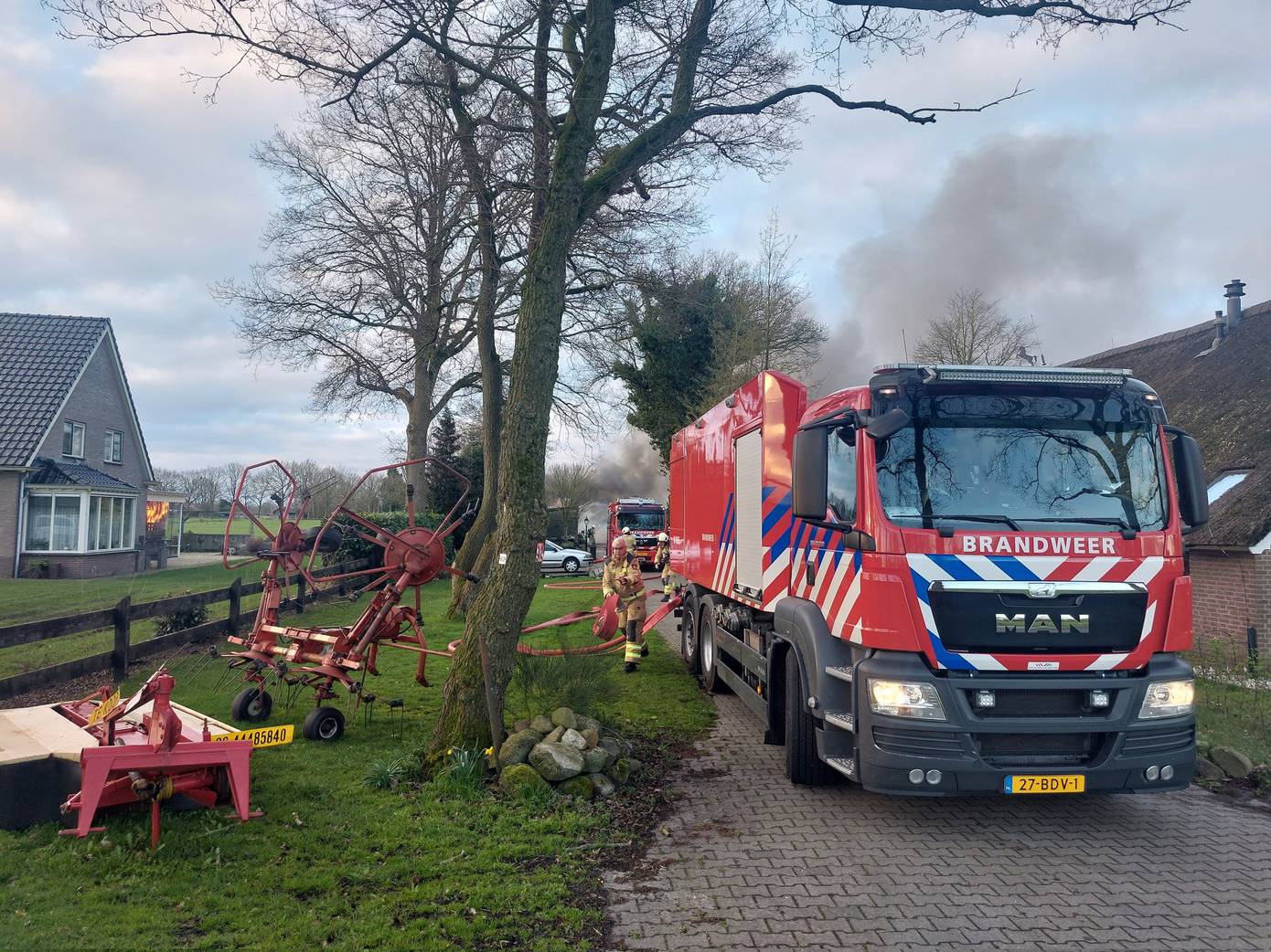 Uitslaande brand verwoest schuur in Beilen