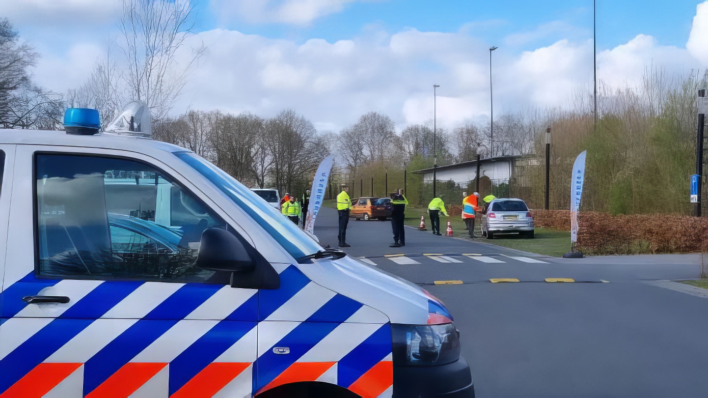 Politie schrijft bijna 50 bekeuringen uit bij controle in Hoogeveen