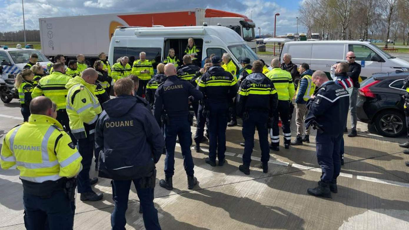 Aspiranten politie organiseren grote controle waarbij tientallen bekeuringen worden uitgeschreven