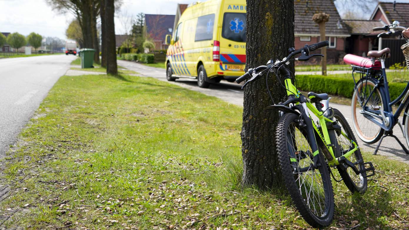 Mountainbiker gewond na botsing met bestelbus