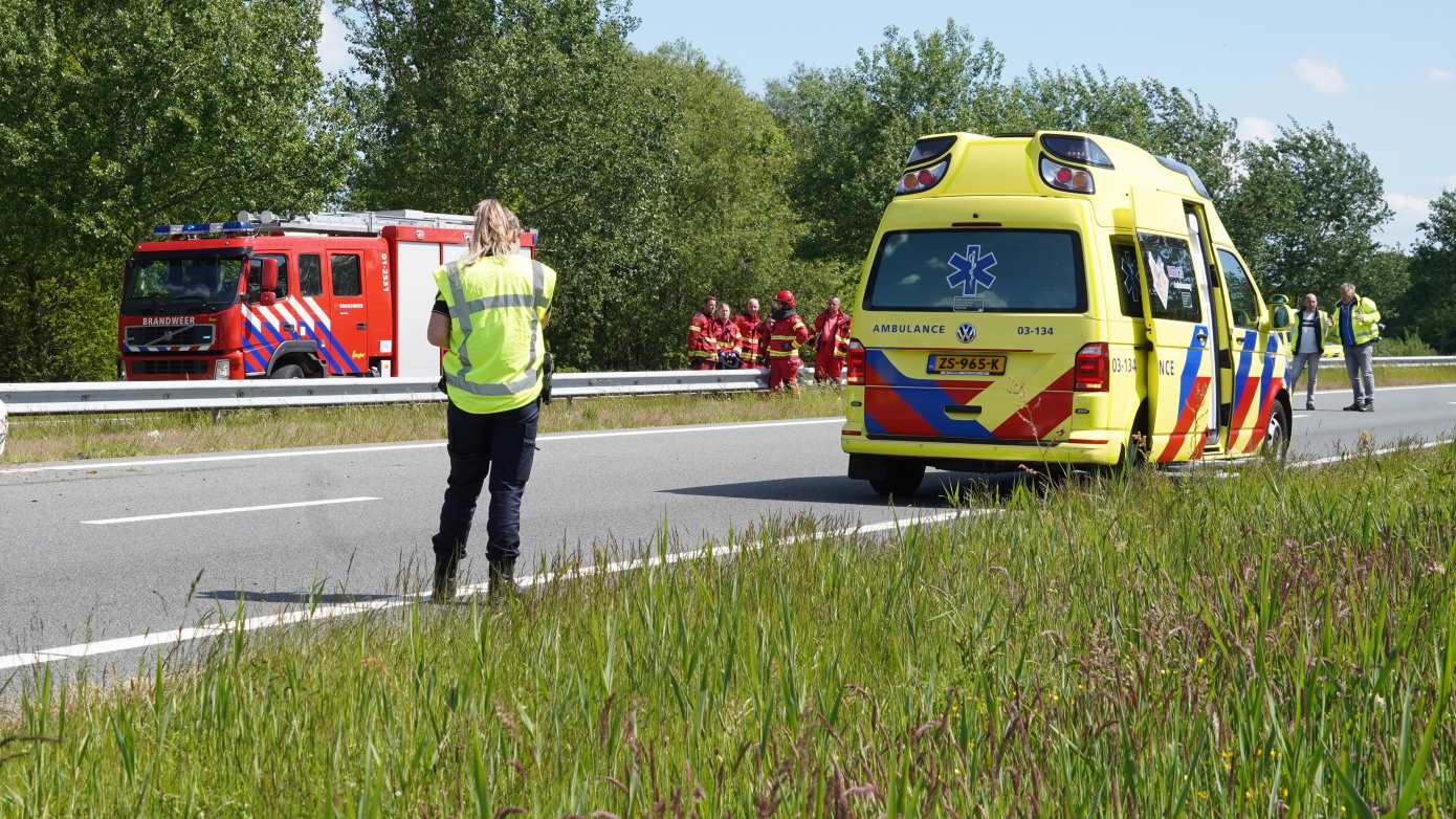 Twee gewonden bij ernstig ongeval op N33: weg afgesloten