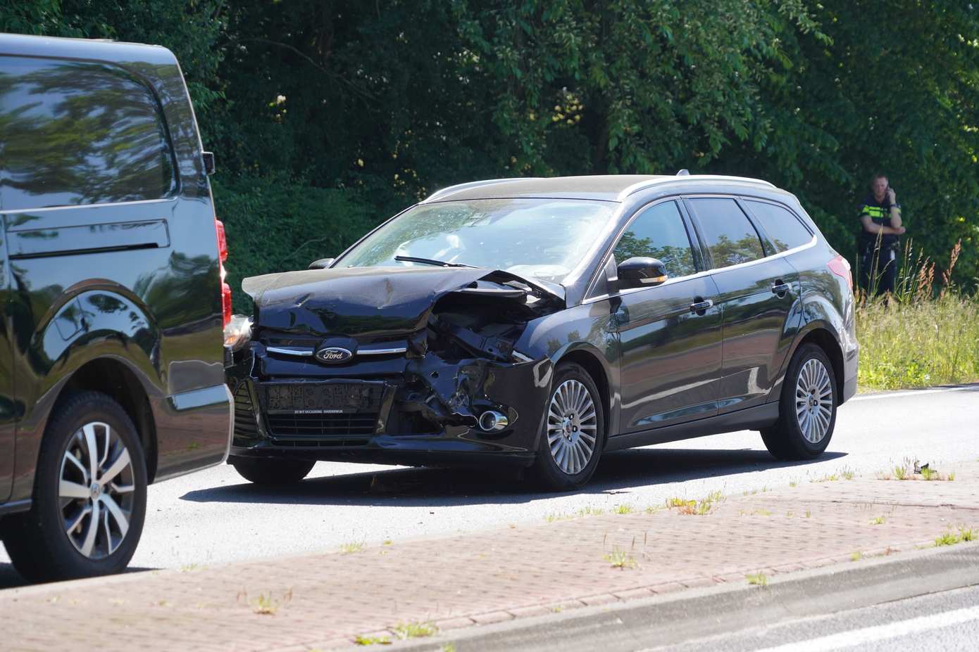 Kop-staartbotsing tussen twee voertuigen in Zuidlaren