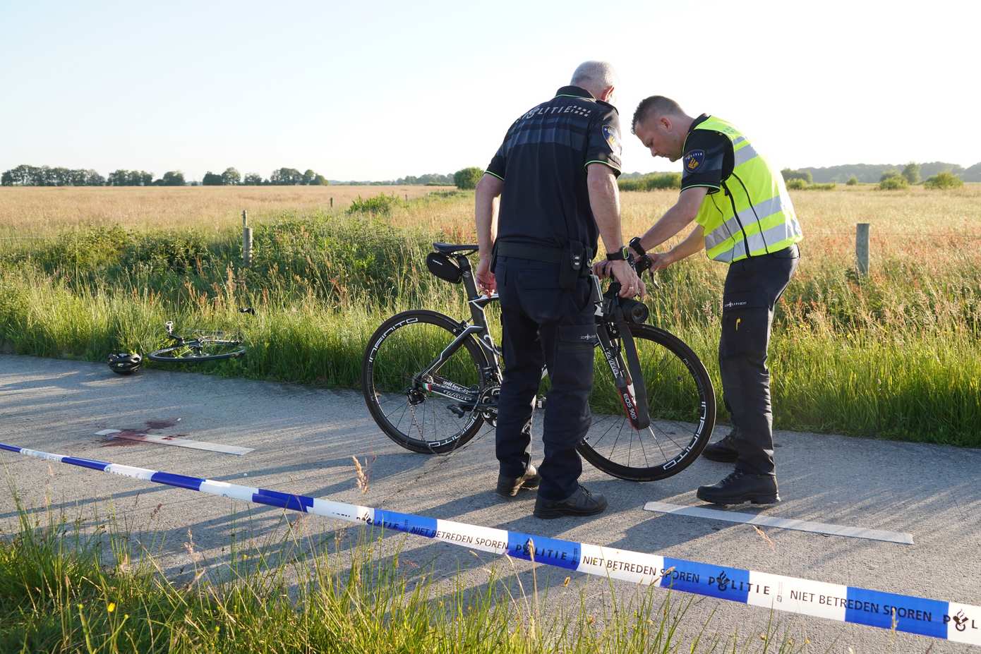 Wielrenner zwaargewond bij botsing op fietspad