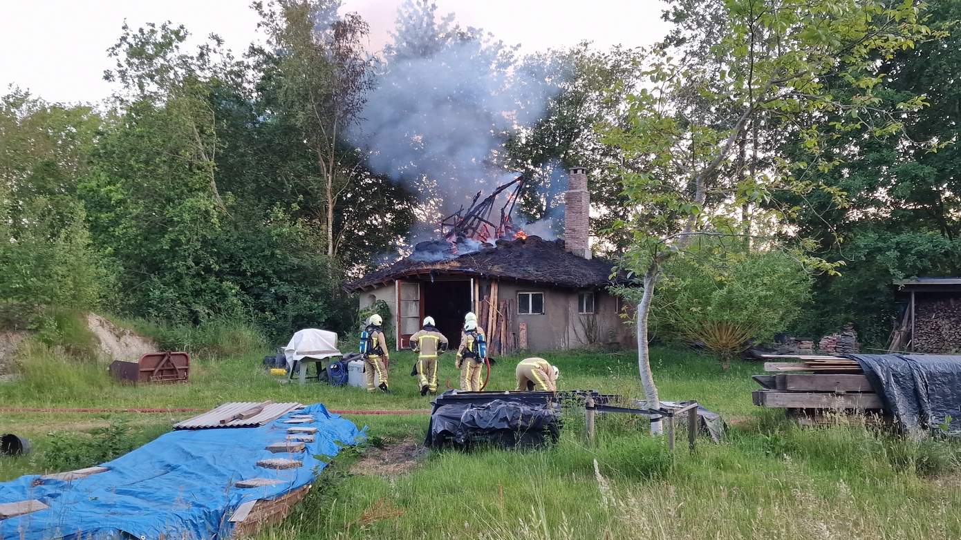 Hutje uitgebrand op afgelegen terrein bij Eldersloo