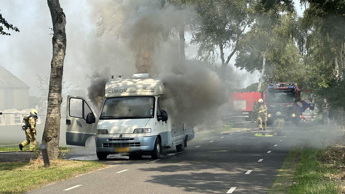 Camper ernstig beschadigd door uitslaande brand