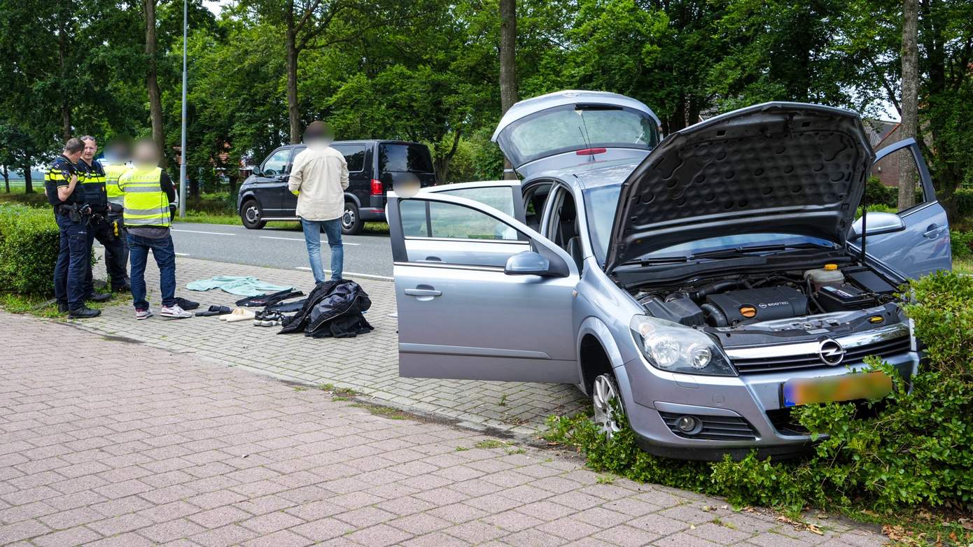 Automobilist crasht na achtervolging met politie en springt in kanaal