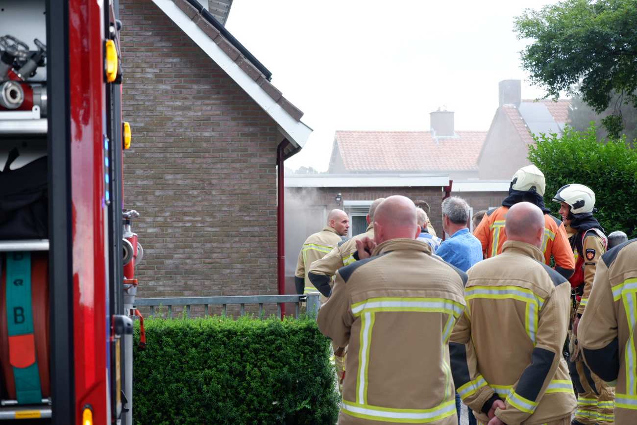 Flinke rookontwikkeling bij woningbrand in Hollandscheveld (Video)