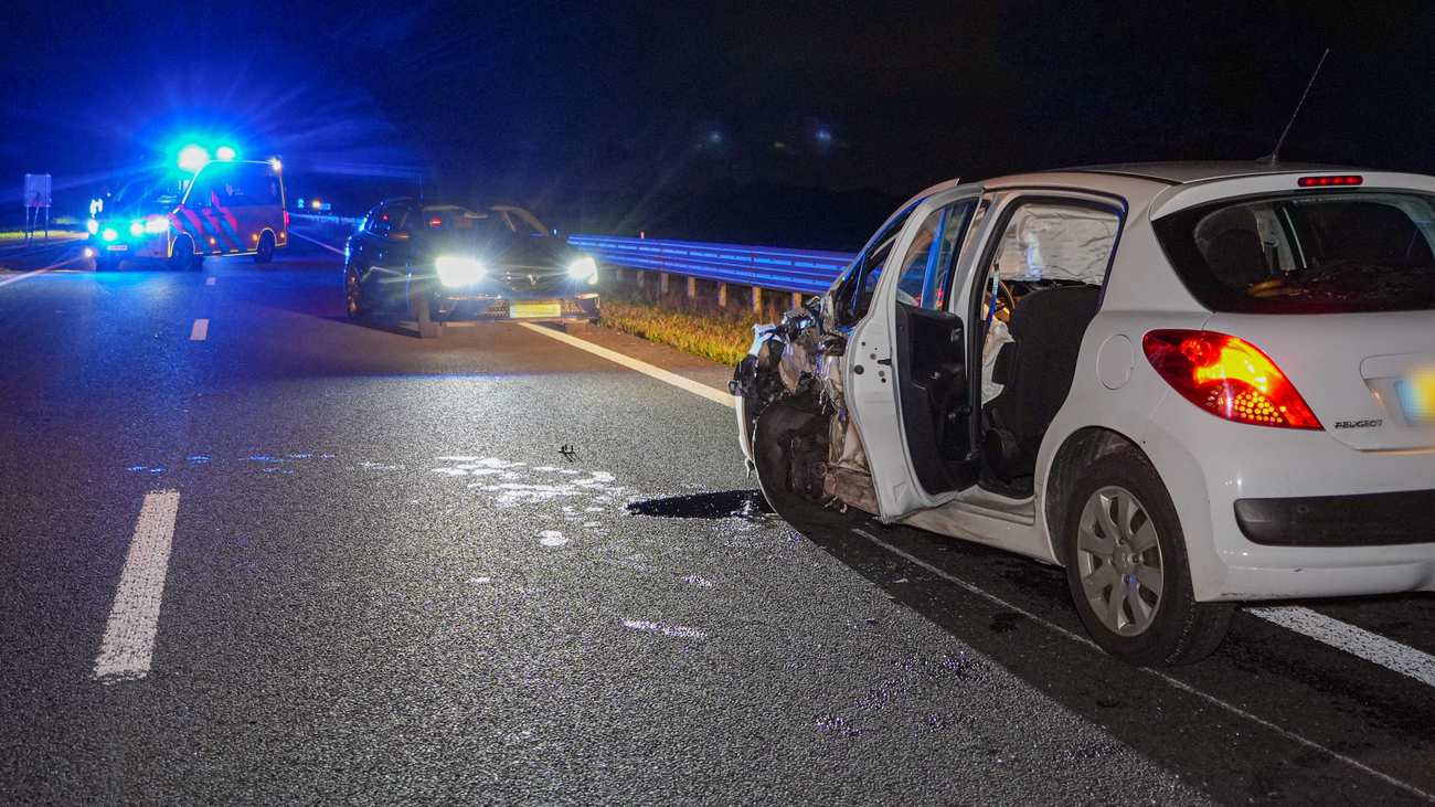 Spookrijder veroorzaakt ongeval met meerdere voertuigen op N34