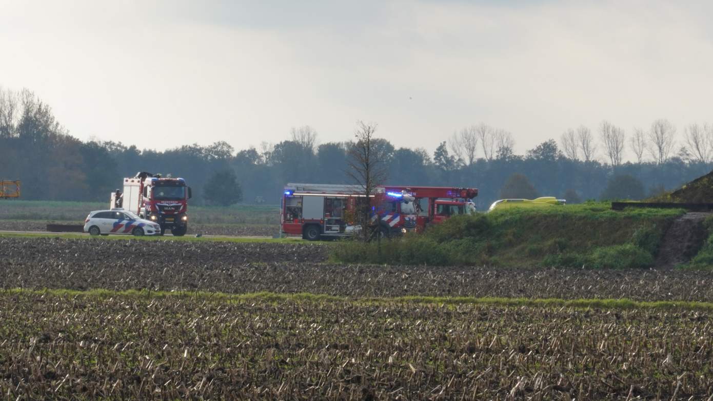 Traumahelikopter en veel brandweer ingezet voor persoon die in put valt