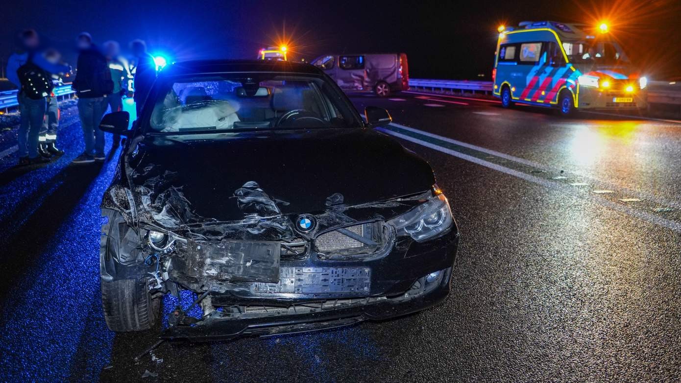 Op N34 kerend busje zorgt voor ongeval met gewonde