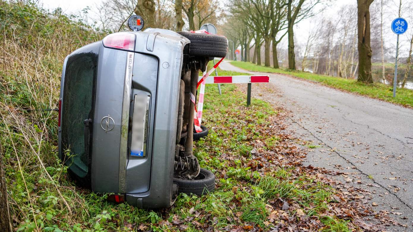 Politie treft auto op de kant aan na melding over insluipers