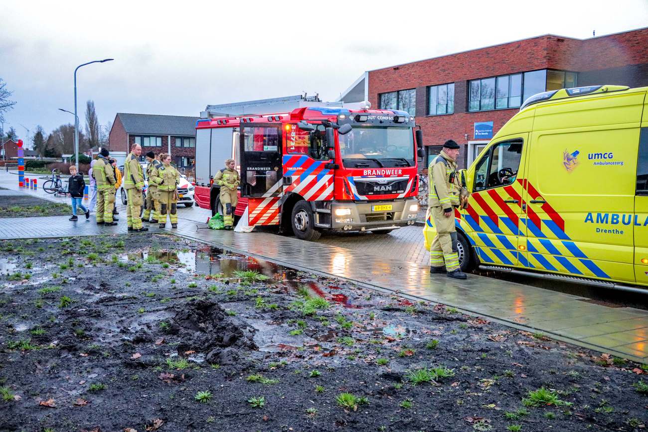 Brandweer bevrijdt vrouw die vast zit in drijfzand