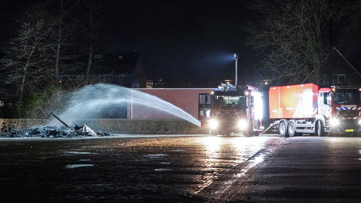 Jaarlijkse traditie in Smilde; Caravan brandt tot de grond toe af