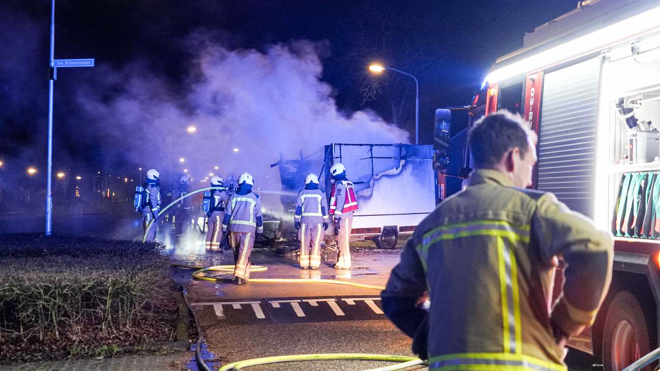 Aanhanger met banden gaat in Smilde in vlammen op