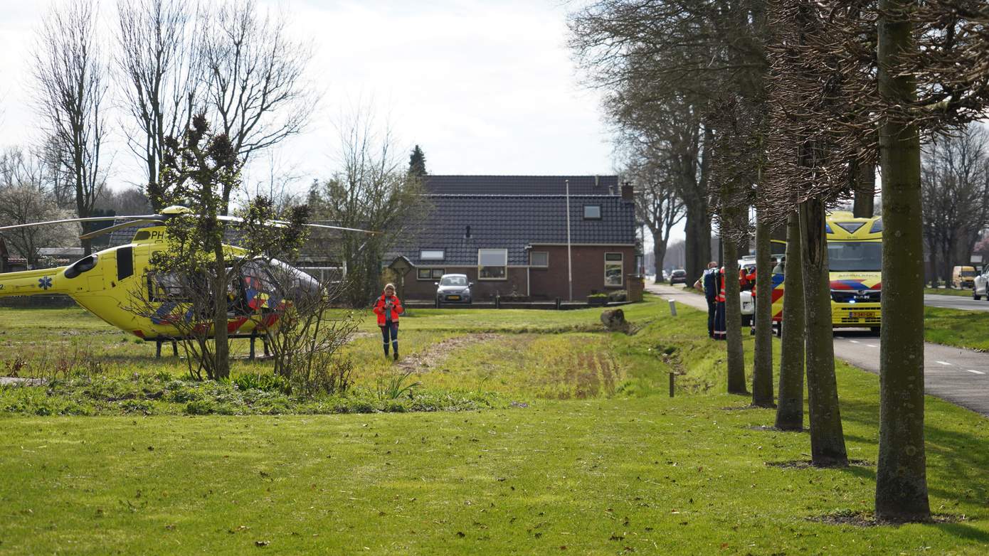 Traumahelikopter landt in Bovensmilde voor assistentie van ambulance