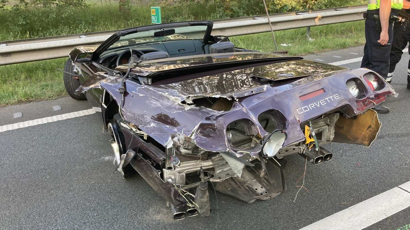 N48 voor lange tijd afgesloten vanwege fors ongeval met Corvette