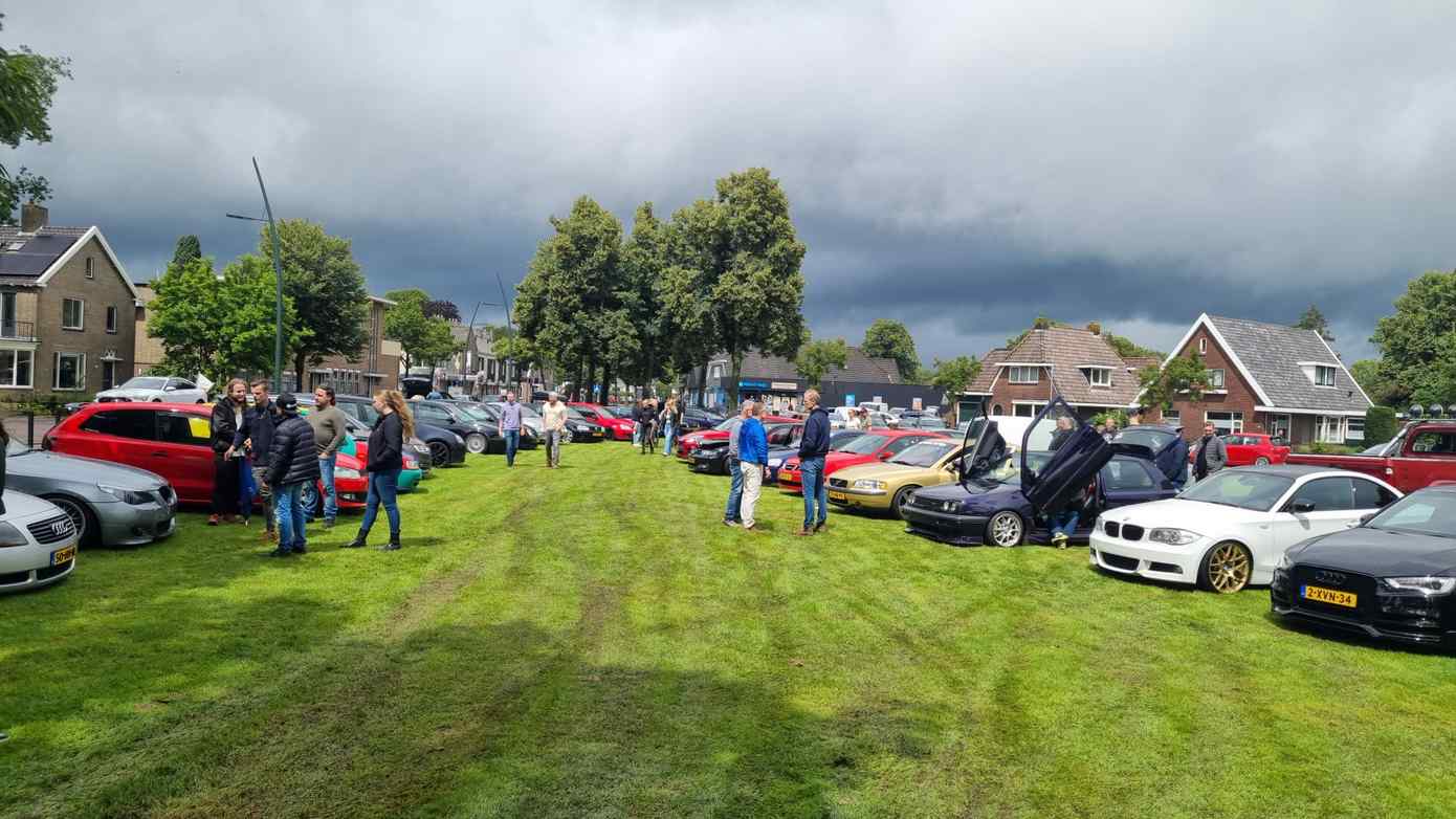 Ruim 40 getunede auto's bij carmeeting tijdens Boet'n Pop in Rolde