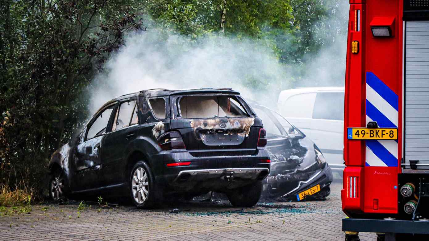 Auto verwoest door brand in Emmen