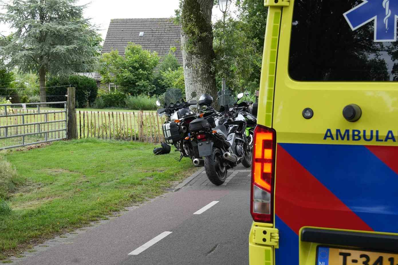 Overstekende kip zorgt voor ongeval met motorrijder