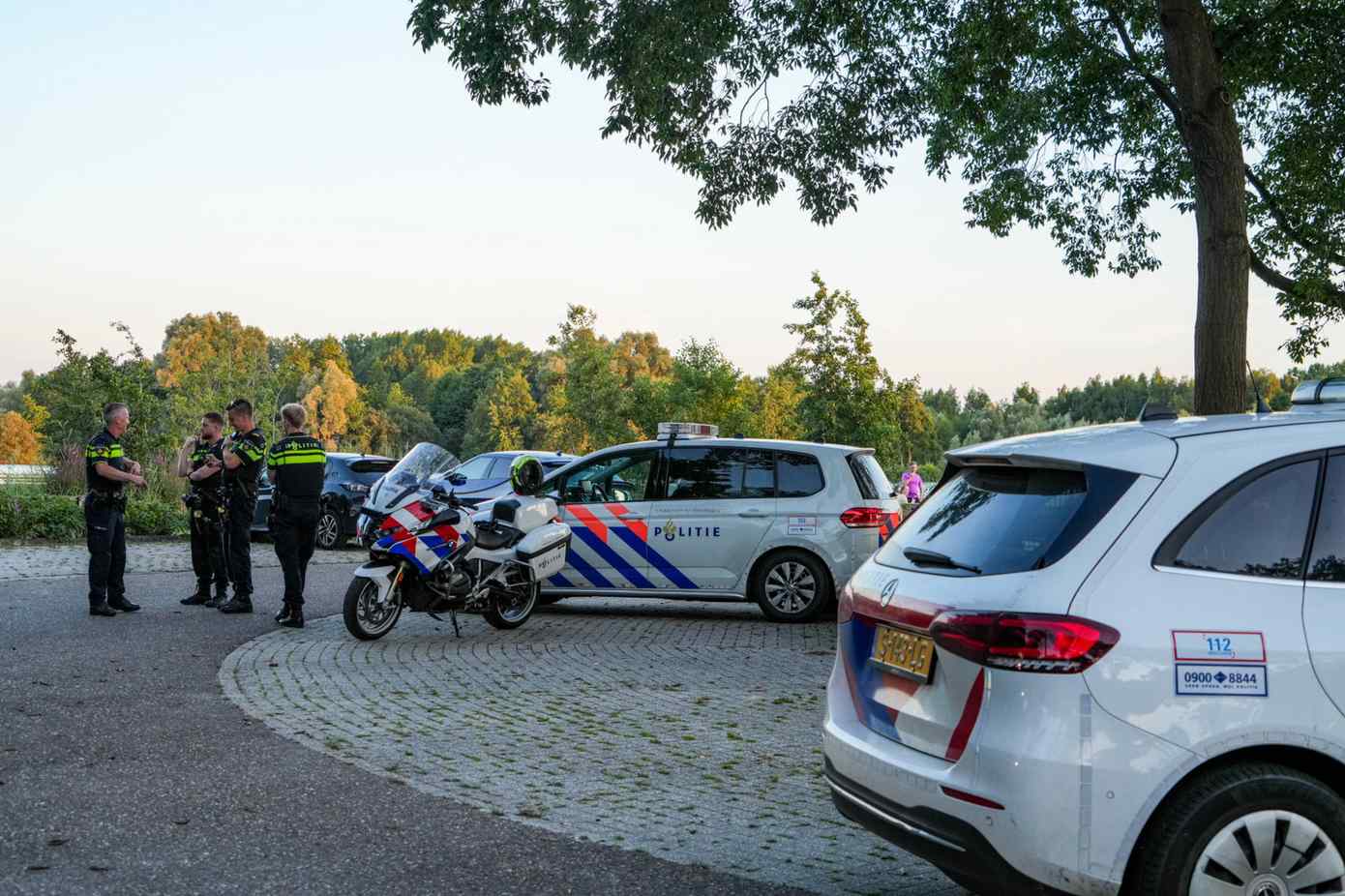 Politie groots opgeroepen voor geweldsincident bij Kleine Rietplas in Emmen