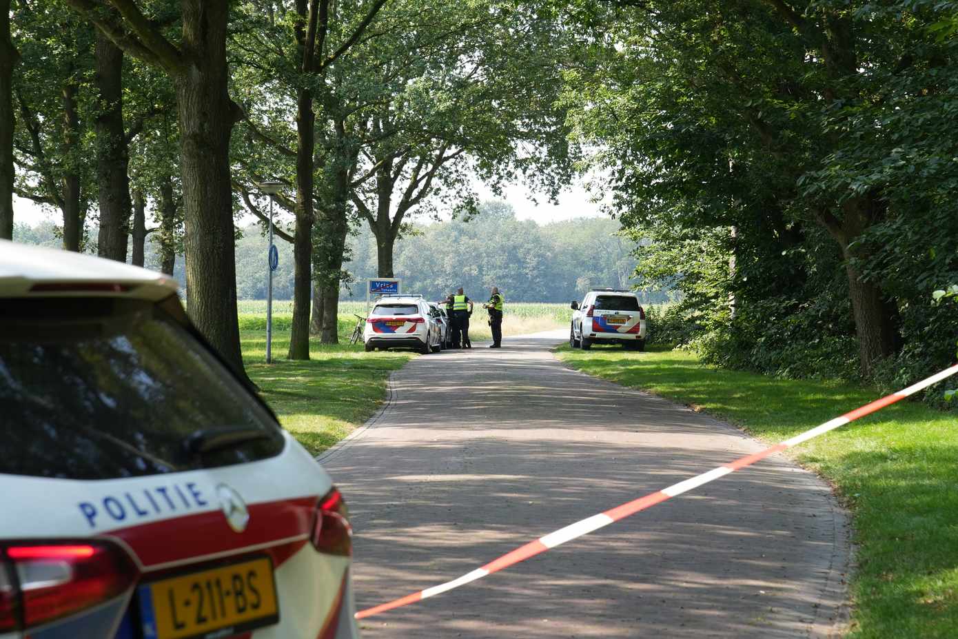 Politiehelikopters en speurhonden helpen bij grote zoekactie naar verdachte in Vries