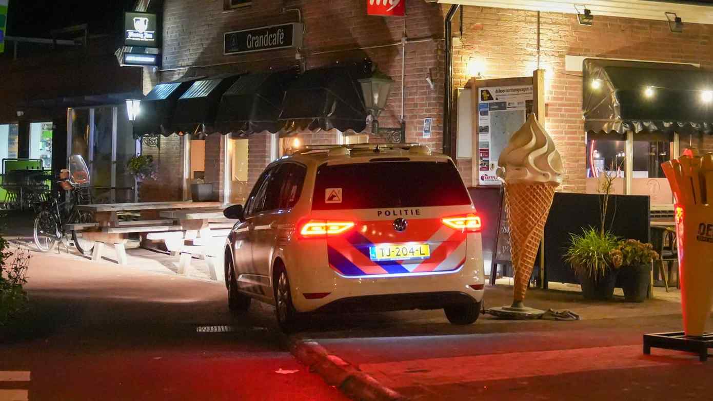 Eigenaar grand café staat midden in de nacht oog in oog met insluipers