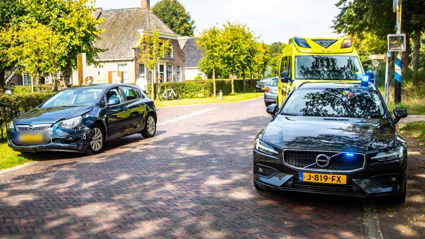 Twee auto's botsen op kruising in Zuidwolde