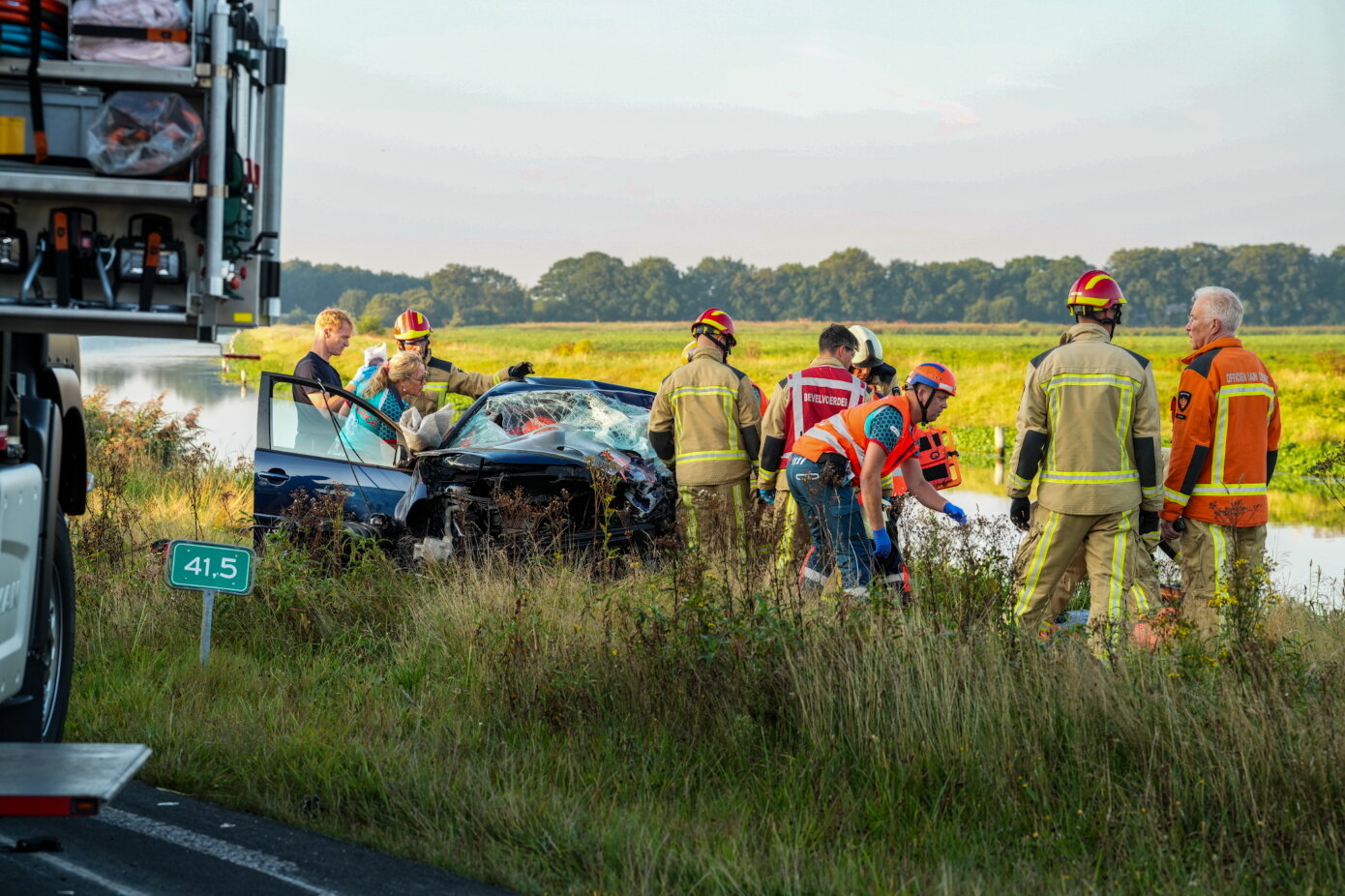 Traumahelikopter ingezet na frontale aanrijding tussen vrachtwagen en auto