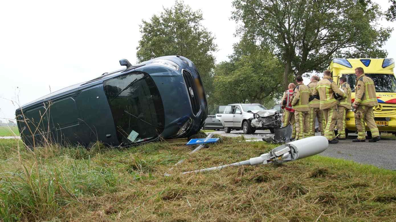 Twee gewonden na fors ongeval in Smilde