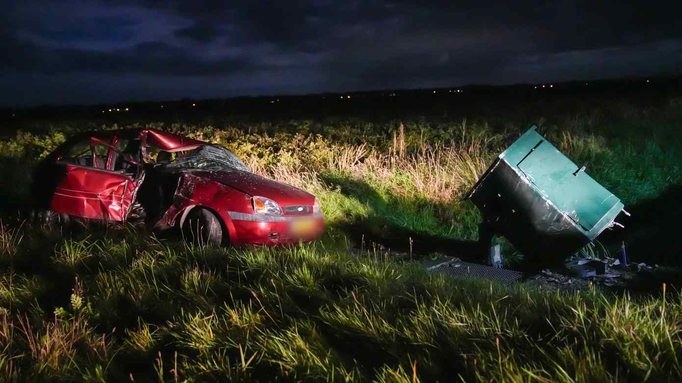 Bestuurster aangehouden na forse aanrijding met besturingskast