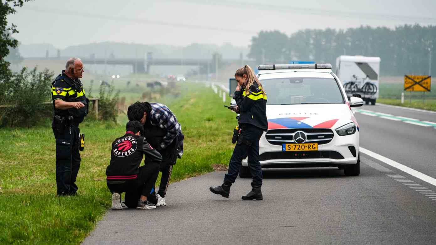 Voetgangers op rijbaan N381 zorgen voor levensgevaarlijke situatie